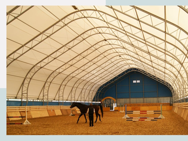 Строительство конных манежей в Гае